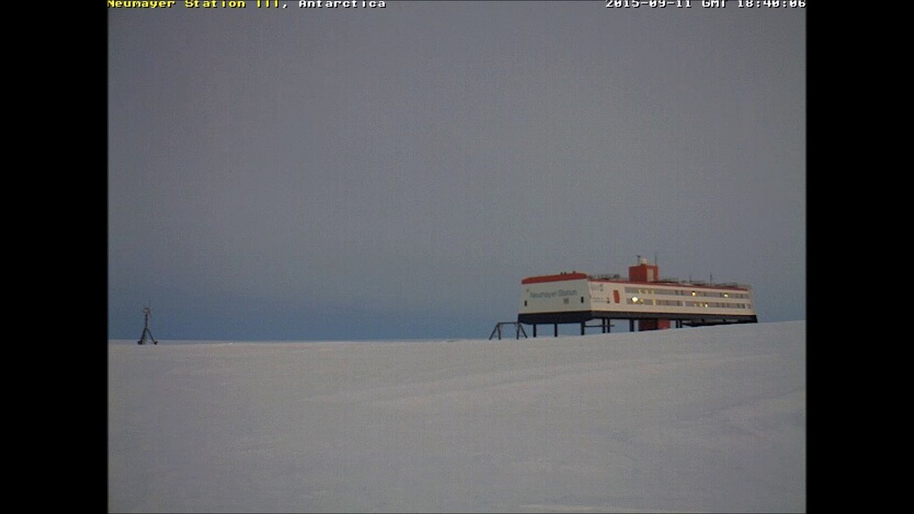 Nibiru Planète X Wormwood OVNI ORB brisé Planète Ceres Asteroid colonne lumineuse Blue Star Kachina En Antarctique !!