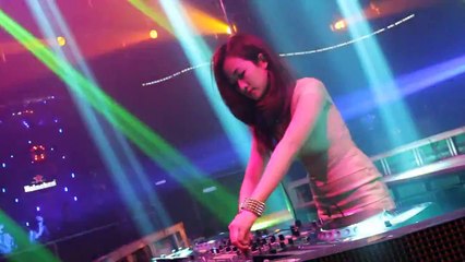 DJ Trang Moon quá bốc lửa và xinh ngất ngây