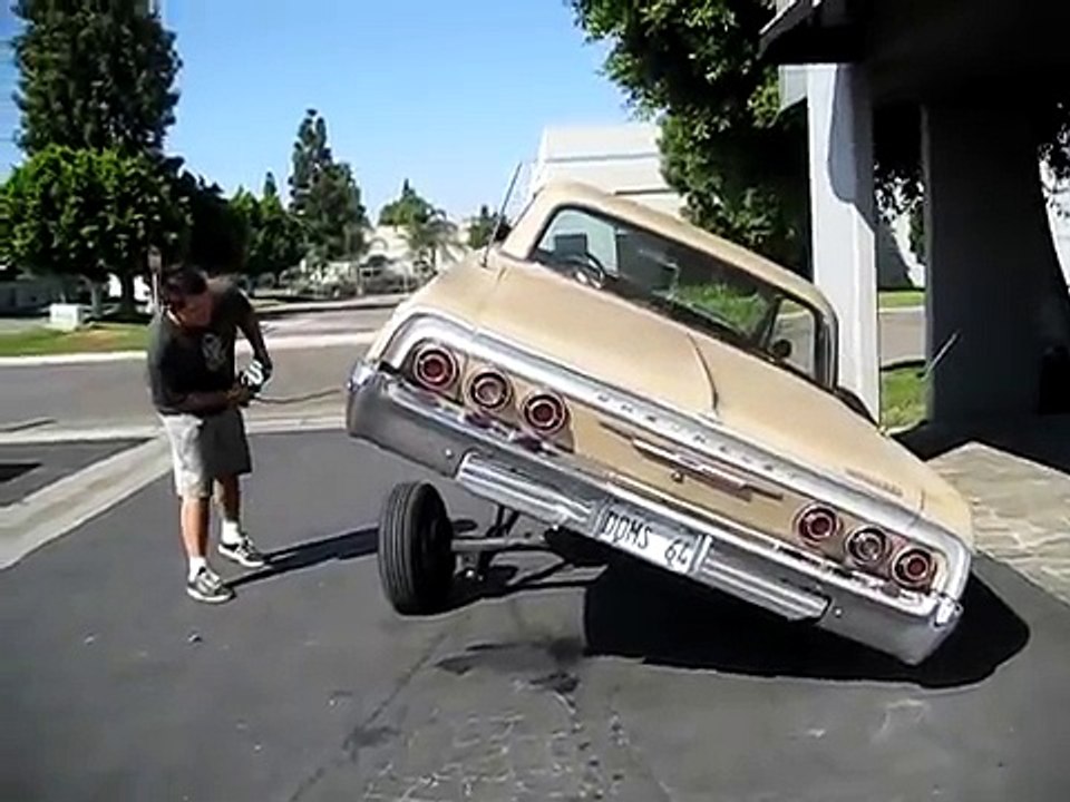 GO-EZ..64 impala high lift 2 stage hydraulic cylinders....3 wheelin'