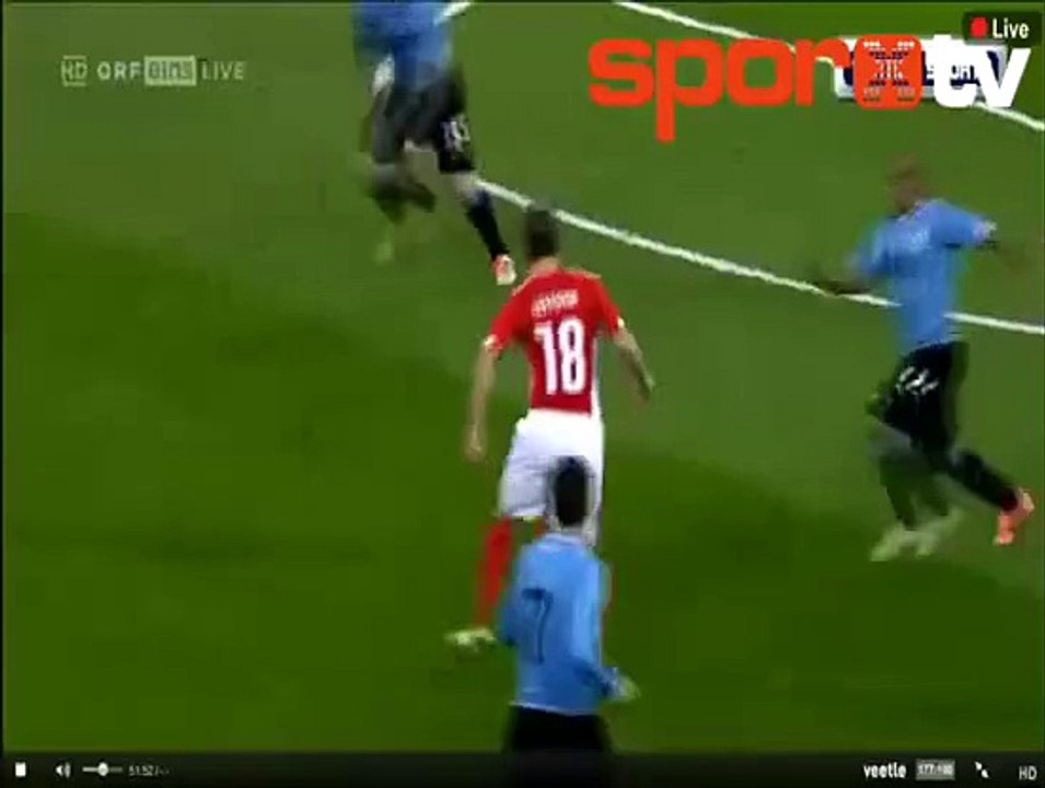 Trabzonsporlu Janko Muslera'yı avladı!