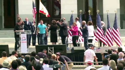 Homenaje a los ”héroes” del tren de París