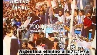 DiFilm - Argentina elimina a Inglaterra incidentes en el Obelisco (1998)