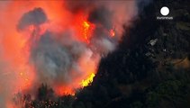 إصابة أربعة رجال إطفاء في حريق غابات بكاليفورنيا