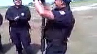 Policia Federal Bailando el Kulikitaka