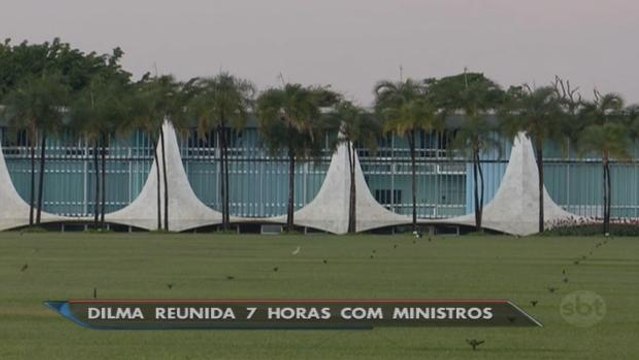 Dilma se reúne com ministros para discutir cortes