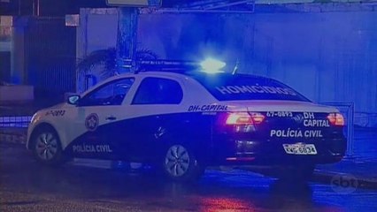 Jovem fura bloqueio da Marinha e é morto por militares