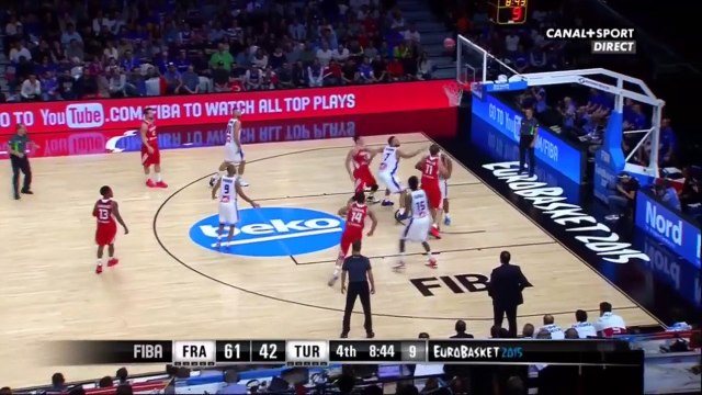 Euro Basket 2015 : Les 26 000 personnes du stade Pierre Mauroy chantent la Marseillaise à capella