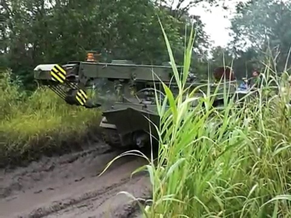 Pütnitz 2012 - Bergung THW MAN-Kat mit T55 Bergepanzer