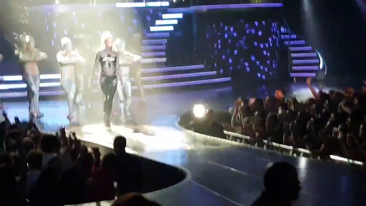 Britney Spears- Womanizer Live 2015