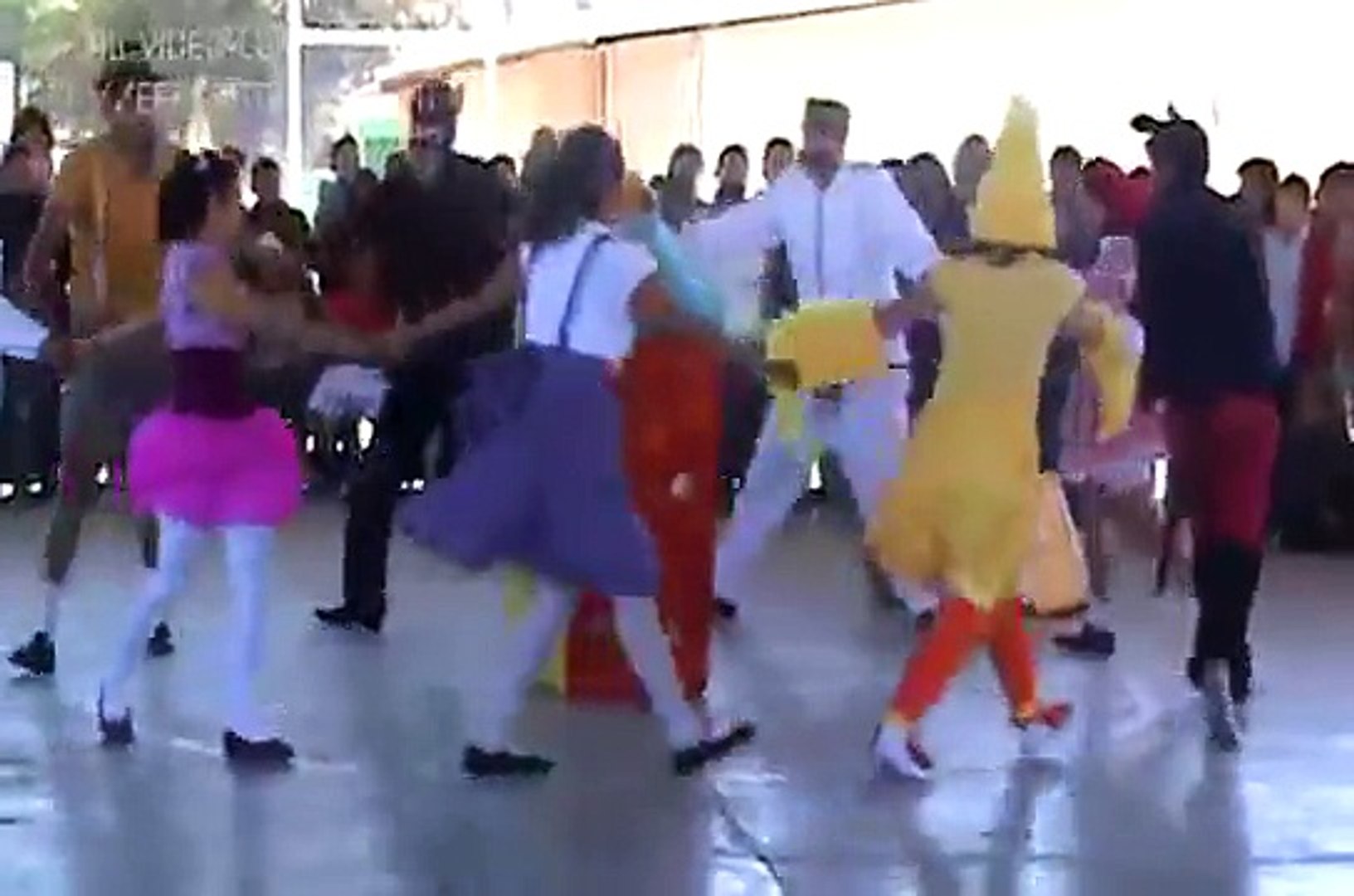 baile de los muñecos cri cri