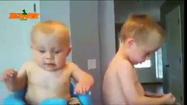 عمران خان اور طاہرالقادری صاحب کی مزاحیہ گفتگو تیزابی طوطوں کی زبانی۔ یہ صرف مزاح کے لیۓ ھے۔ کوئی بھ