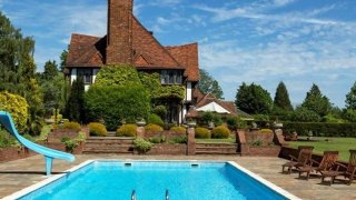 FABULOUS COUNTRY HOUSE SET IN BEAUTIFUL GROUNDS