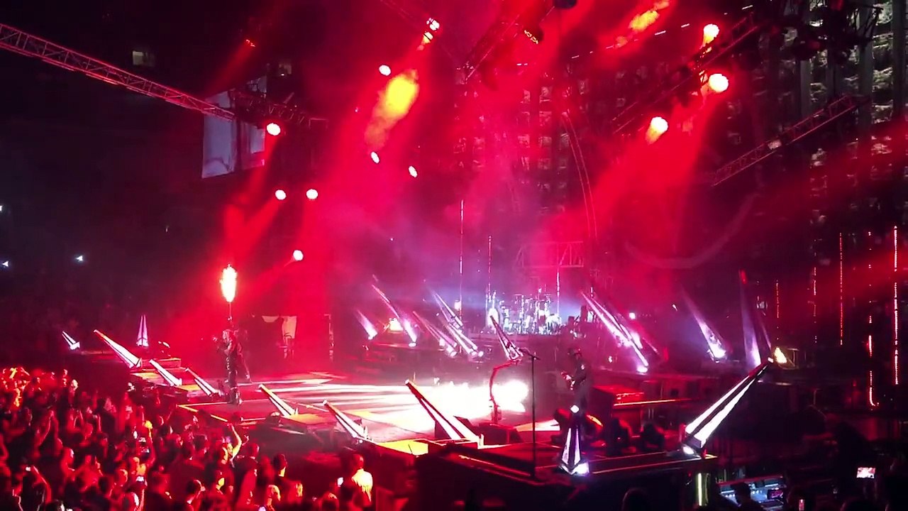 Mötley Crüe: Shout at the Devil (Live) Philadelphia, PA August 14, 2015 - Wells Fargo Center