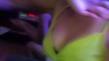 Gái xinh trong quán karaoke