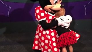 Meeting Minnie Mouse at Epcot!!!