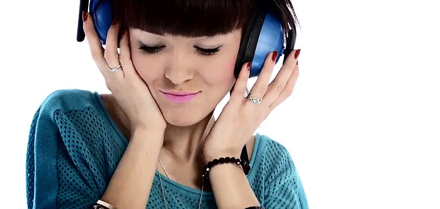 Robert M ft. Nicco - Dance Hall