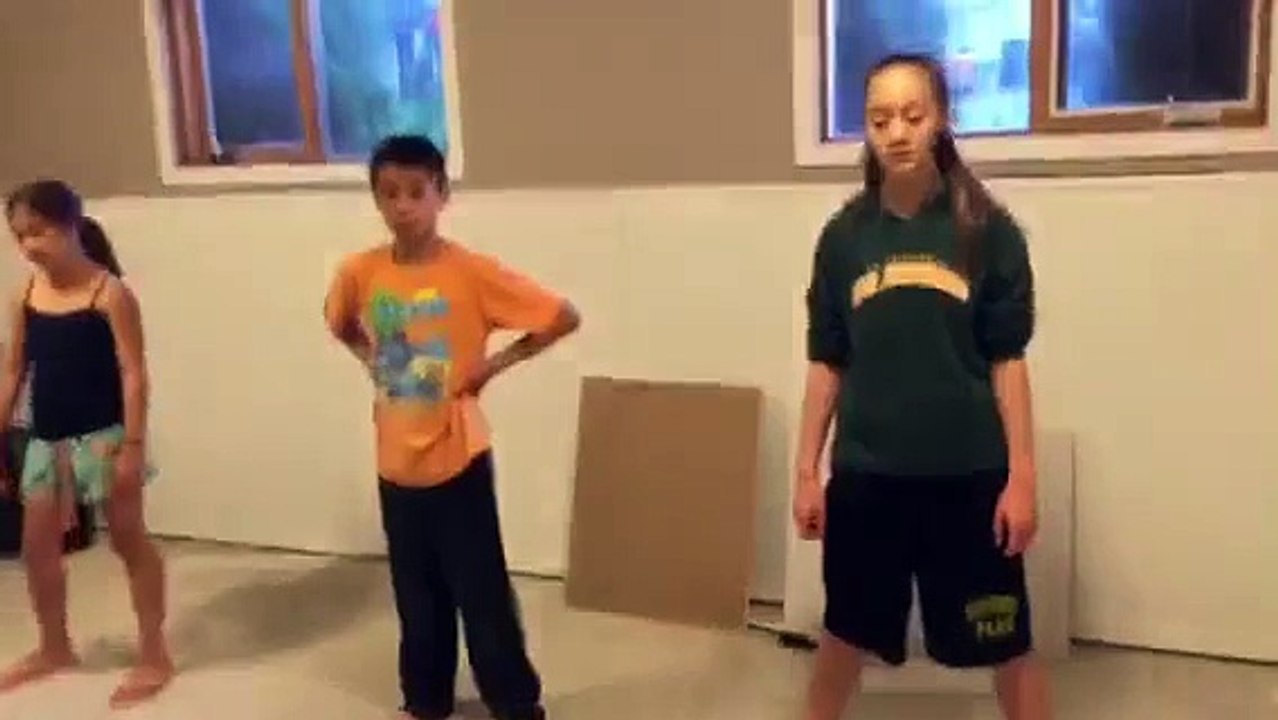 Kids dance to Uptown Funk