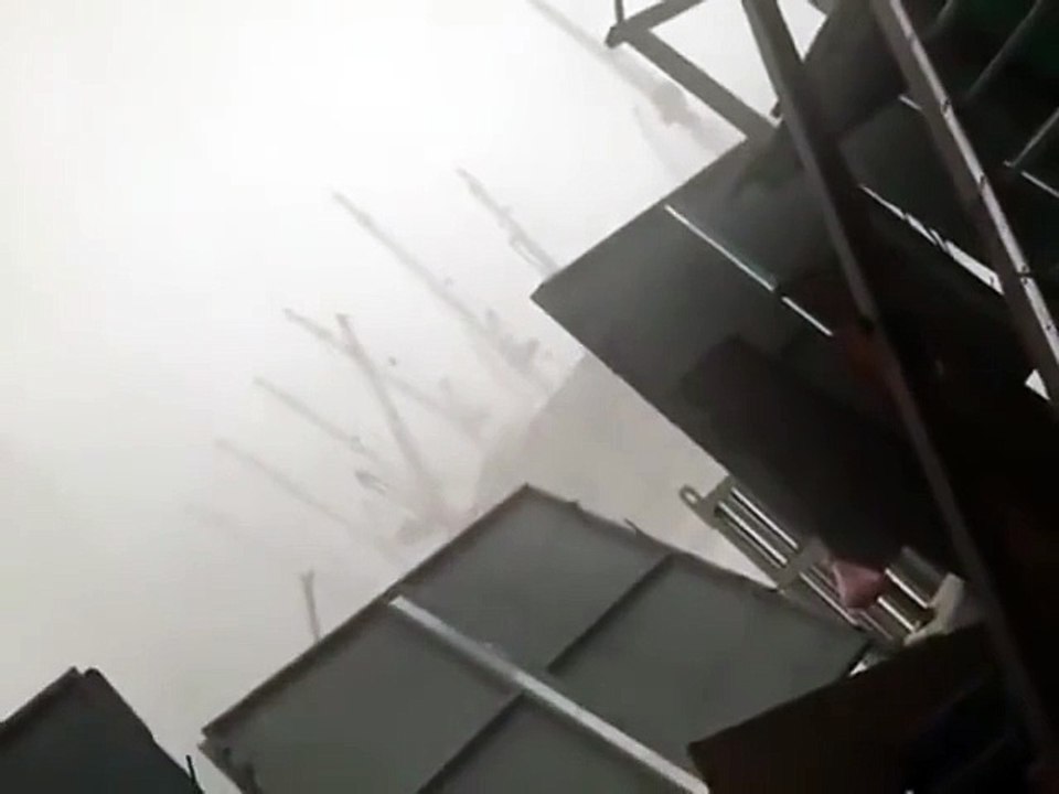 Crane collapse moment at Grand Mosque (Kabe) in Mecca - 11 09 2015