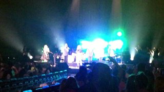 Kelly Clarkson w/Pentatonix - Uptown Funk