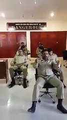 Haha Army walay fun karty huway