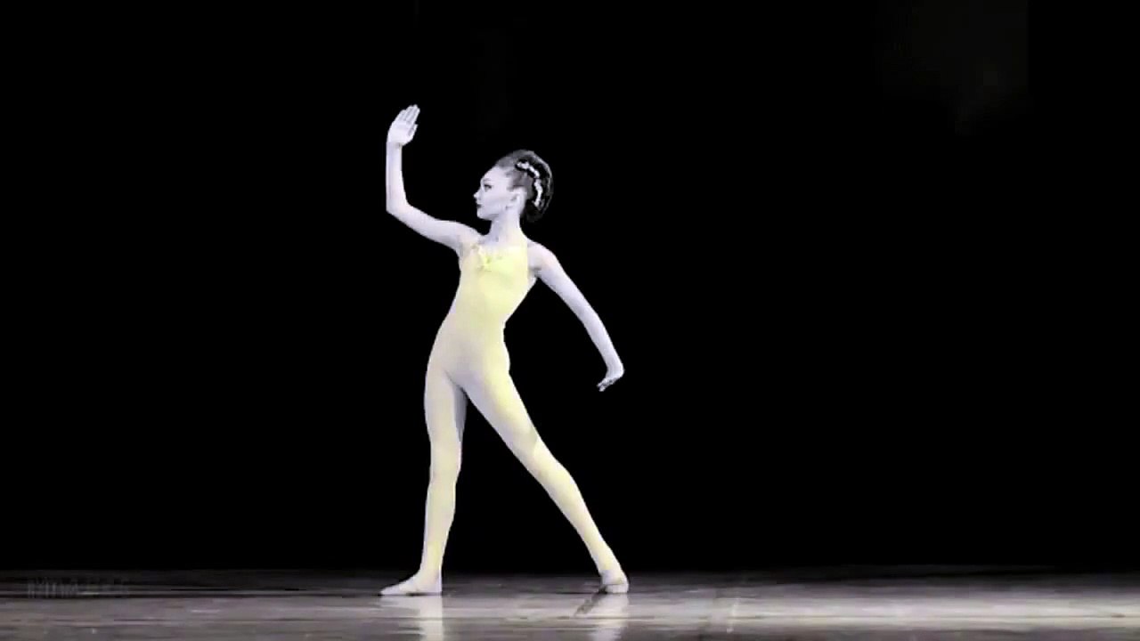 MADDIE ZIEGLER'S FULL SOLO "The Mannequin" AUDIOSWAP || Little Boxes || DANCEMOMS