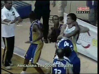 Pancadaria em jogo de basquete