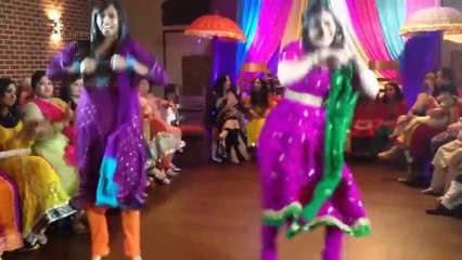 دلہن نے خود ڈانس شروع کر دیا