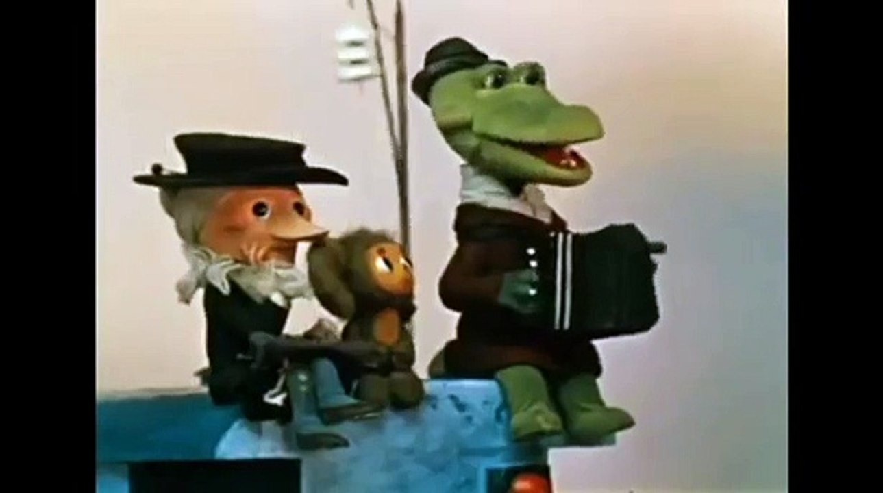 ♥ ♫ Голубой вагон | Krokodil Gena Goluboy Vagon with English Subtitles