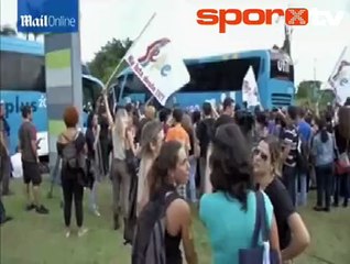 Brezilya'da şok! Öğretmenler Milli Takım otobüsüne saldırdı!