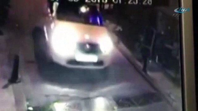 ABD uyruklu kadını gasp eden şahıslar güvenlik kamerasına yakalandı