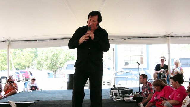 Michael Hoover sings 'Proud Mary' Elvis Week 2015