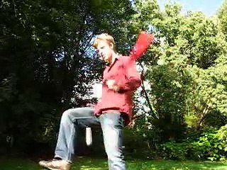 Poi Lesson 26: Under the Legs (basics)