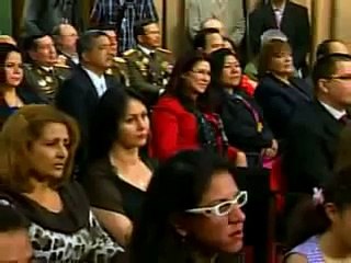 Chávez mostró pistolas que pertenecieron a Simón Bolívar y Manuela Sáenz