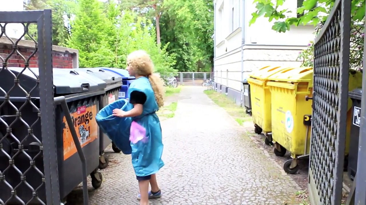 Hildegard Wegscheider Gymnasium "Aschenputtel neu vermüllt" 2015