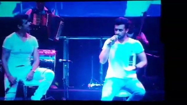 Atif Aslam and Sonu Nigam together Performing