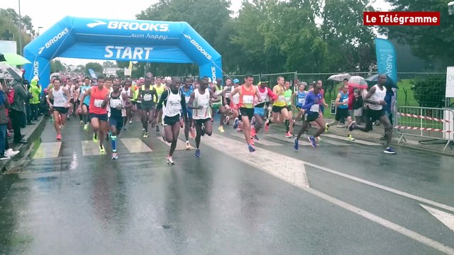Semi-marathon Auray-Vannes. Un départ sous une pluie battante