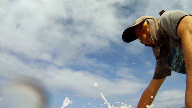 Mar, praia, navegando em mares com garrafas PET de 2 litros, a bordo do SUP, Caiaque, Ubatuba, SP, Brasil