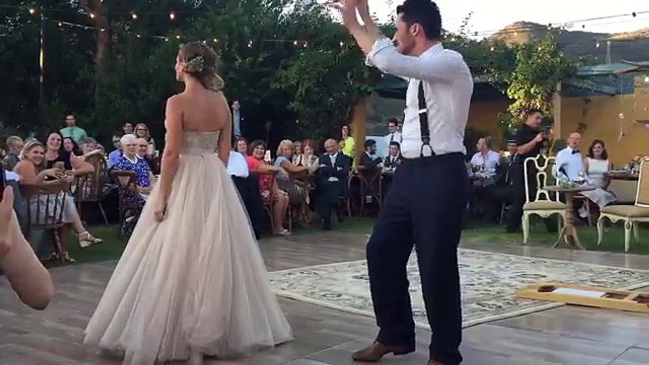 Voici une ouverture de bal complètement magique