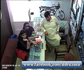 Women Steal Mobile in presence of Shopkeeper