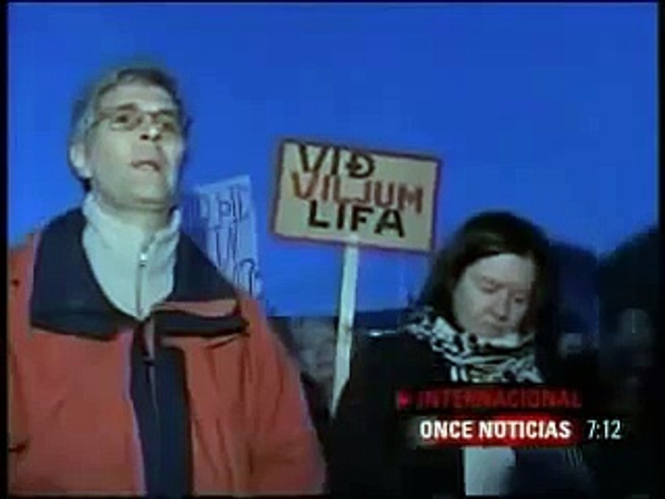 Los Medios Ocultan en México la Revolución Democrática en Islandia por Temor al Pueblo
