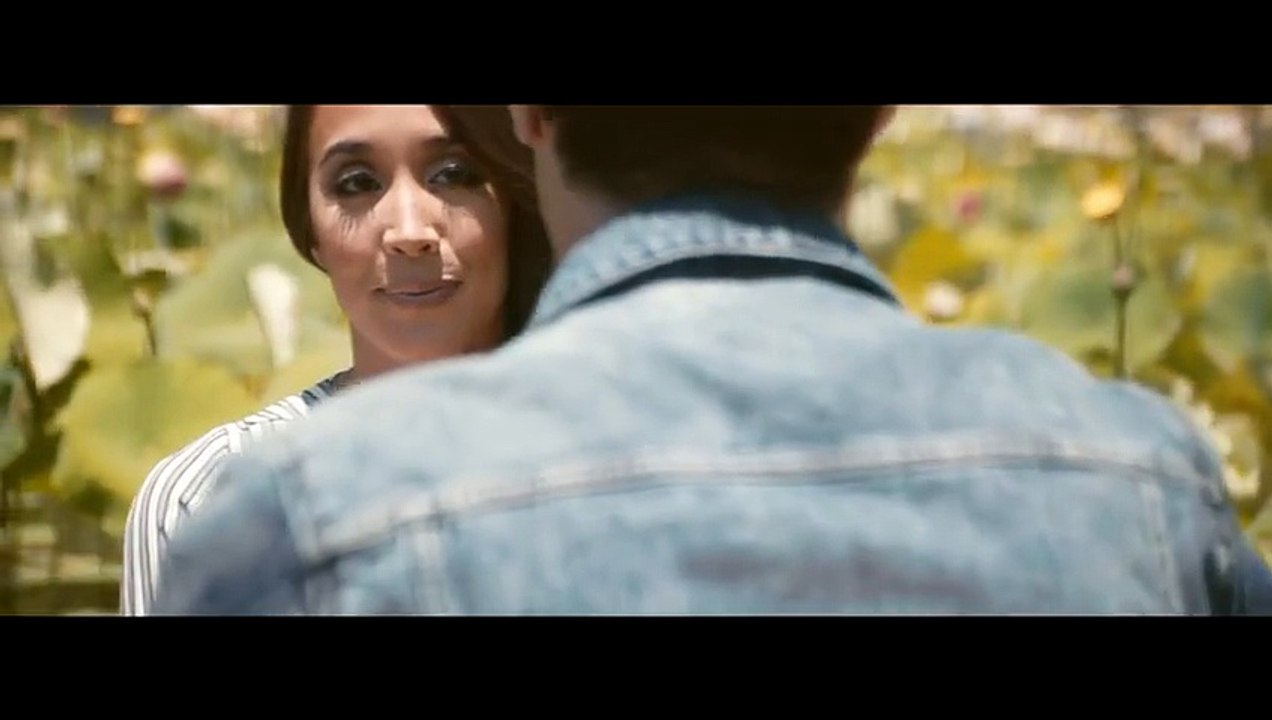 Alex & Sierra - Scarecrow