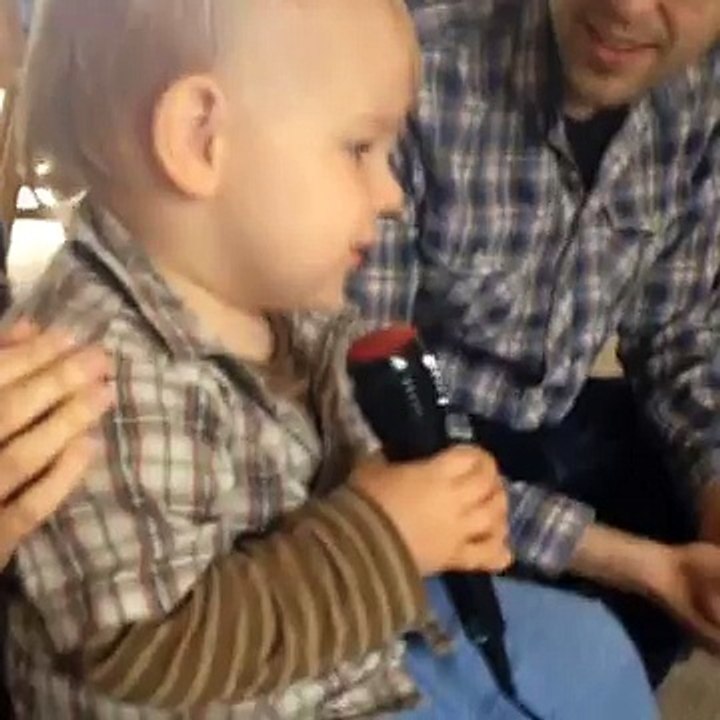 Cute baby sings!