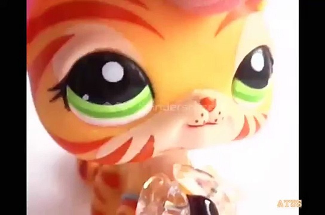 LPS - Love The Way You Lie - Music Video ♪Ariana Grande♪