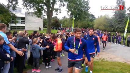 Video herunterladen: Rugby, Coupe du monde 2015. Premier entraînement pour les Bleus à Croydon