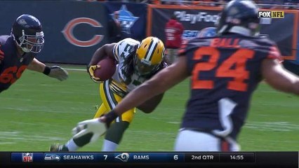 Aaron Rodgers pitches to Eddie Lacy for 9 yards