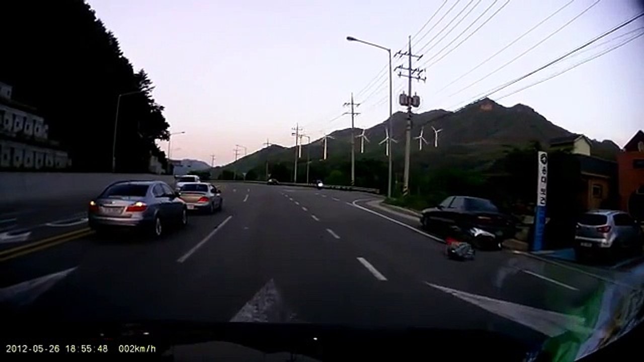 김여사 역주행! 오토바이치고 뺑소니Hit and run accident !만웅TV