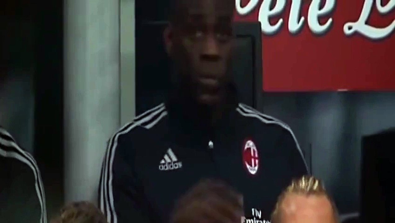 Mario Balotelli scratching his nose - Inter vs AC Milan ( Serie A ) 2015 HD