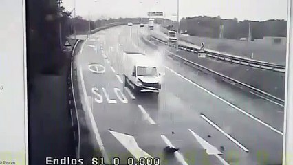 UN accident spectaculaire s'est produit sur l’autoroute