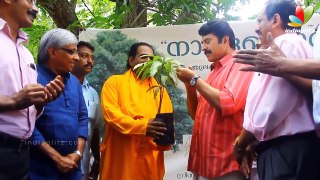Mammootty distributes 5 lac saplings to school students
