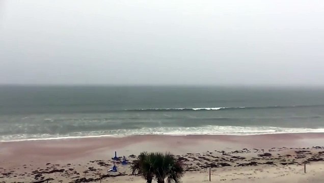 Вот почему не стоит купаться в дождь